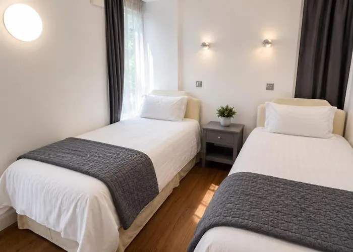 Holiday Cottages in Looe
