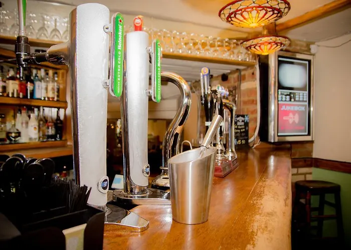 Blackwood (Gwent) Hotels