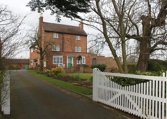 Holiday Cottages in Milton Keynes