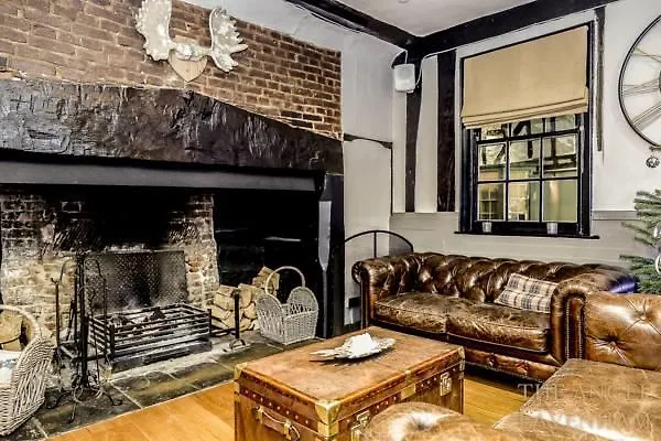 Lavenham Hotels with Tennis Court