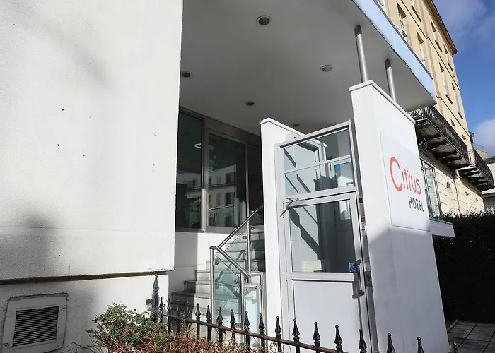 Cheltenham Hotels With Jacuzzi in Room