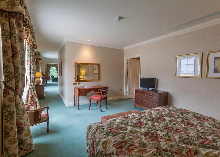Luton (Bedfordshire) Hotels with Tennis Court