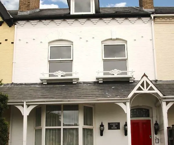 Lowdens Guest House Taunton