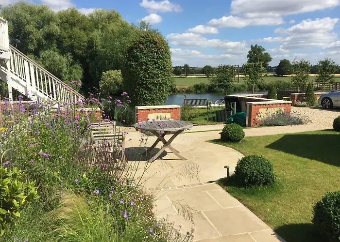 Wallingford Lodging 