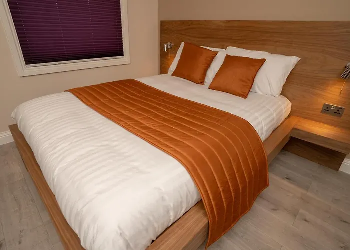 London Hotels near London Luton Airport (LTN)